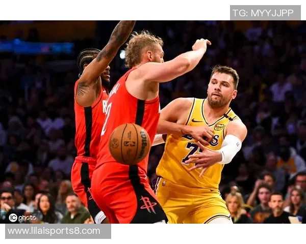 东契奇表现出色但湖人依靠团队配合逆转火箭成功锁定西部第三名